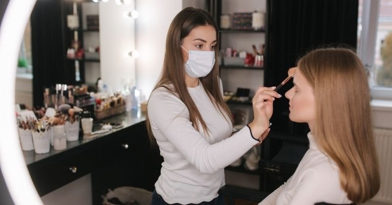 How To Become a Celebrity Makeup Artist in India